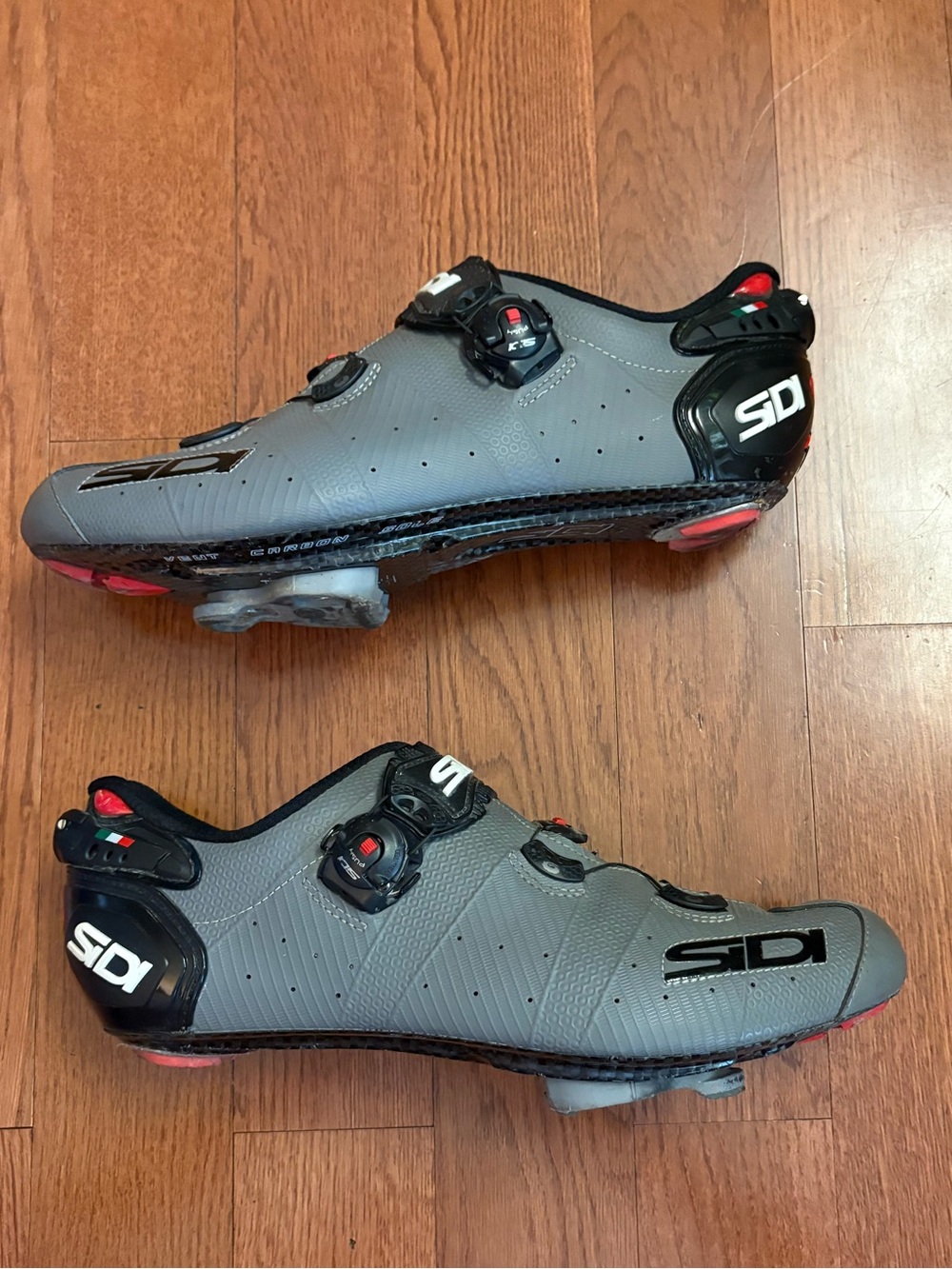 Sidi Men's Wire 2 Carbon Cycling Shoes - Gray with Black Accents. Size mens 11
